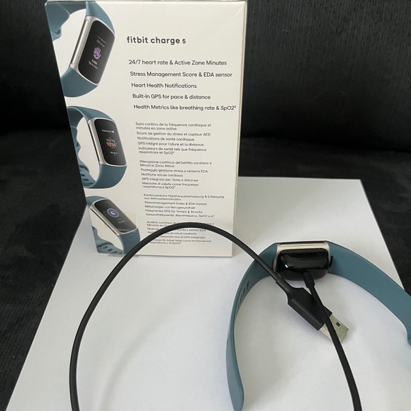 Fitbit Charge 5 Fitness & Health tracker, smart watch - Picture 7 of 9